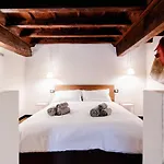 아파트 Palazzo Del Pero - The House Of Travelers *