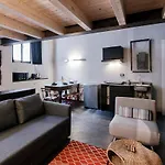 Palazzo Del Pero - The House Of Travelers *