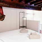 Palazzo Del Pero - The House Of Travelers 아파트 *