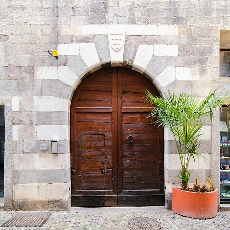 Palazzo Del Pero - The House Of Travelers 아파트