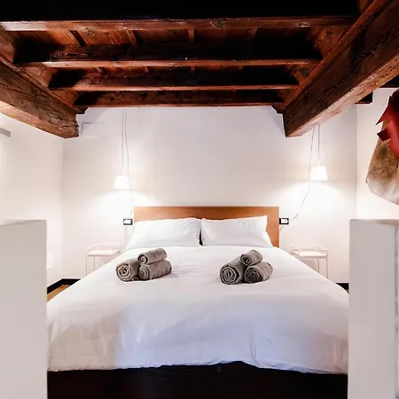 Appartement Palazzo Del Pero - The House Of Travelers *