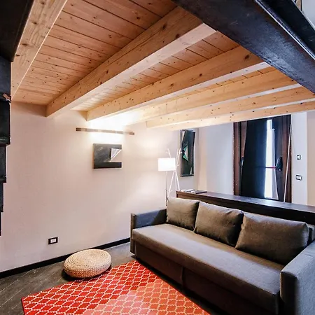 Palazzo Del Pero - The House Of Travelers * Como