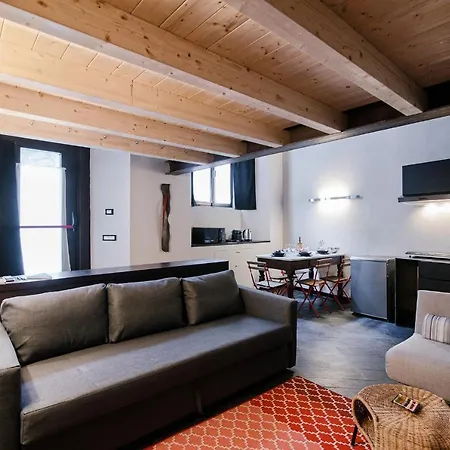 Apartament Palazzo Del Pero - The House Of Travelers