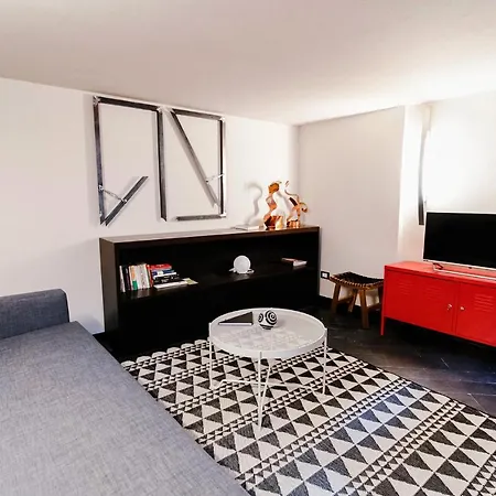 Palazzo Del Pero - The House Of Travelers Appartement