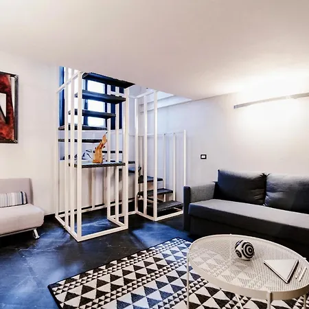 Palazzo Del Pero - The House Of Travelers Apartmán