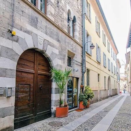 Palazzo Del Pero - The House Of Travelers Апартаменты *