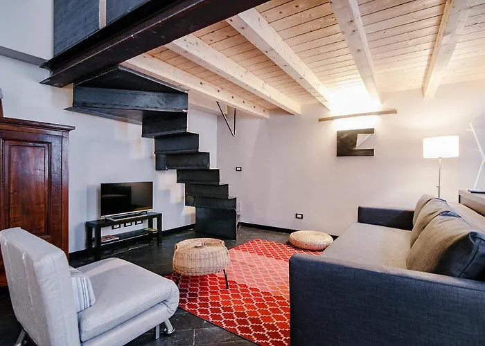 Palazzo Del Pero - The House Of Travelers * Como