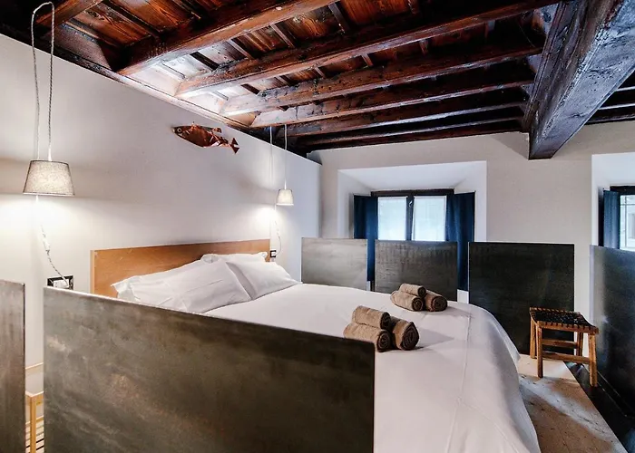 Palazzo Del Pero - The House Of Travelers * Como