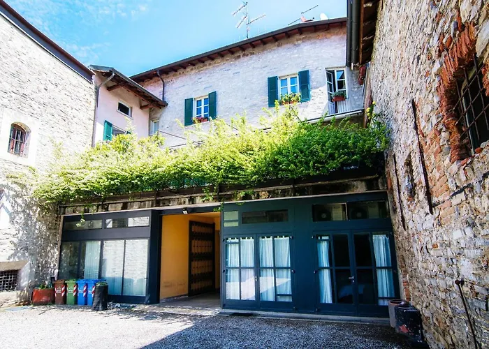 Palazzo Del Pero - The House Of Travelers